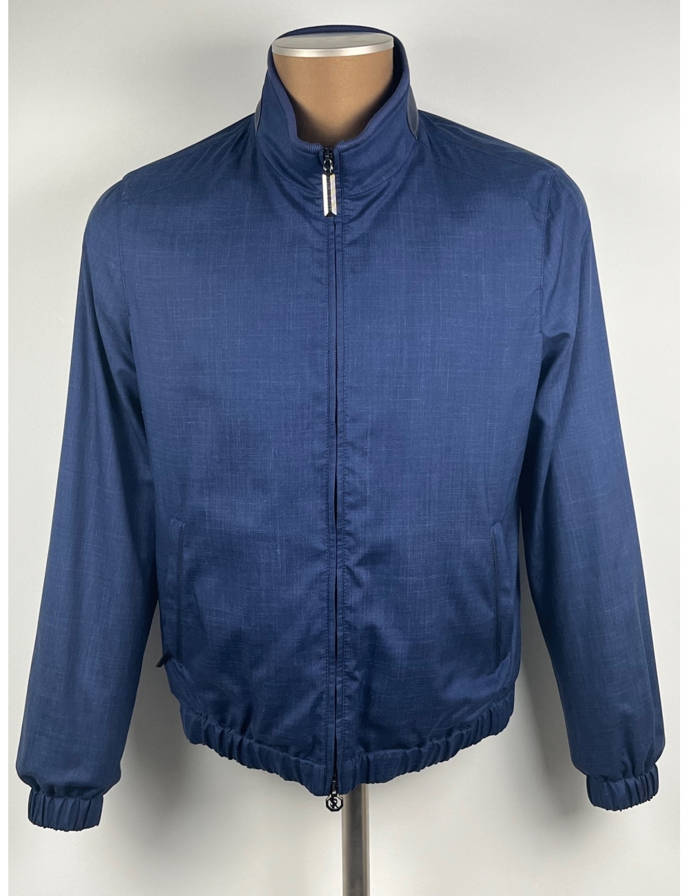 Blouson sport léger bleu finition cuir d’agneau