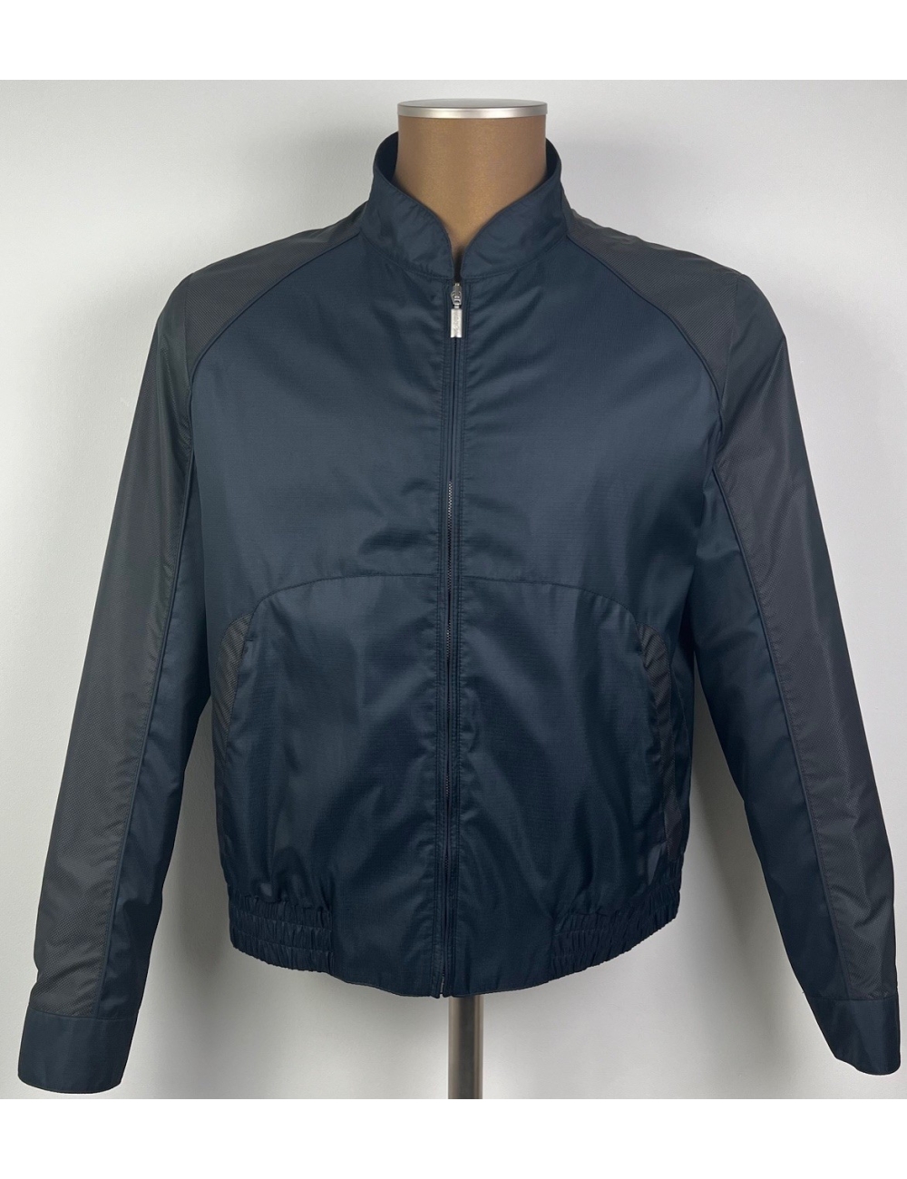 Blouson sport bleu et anthracite