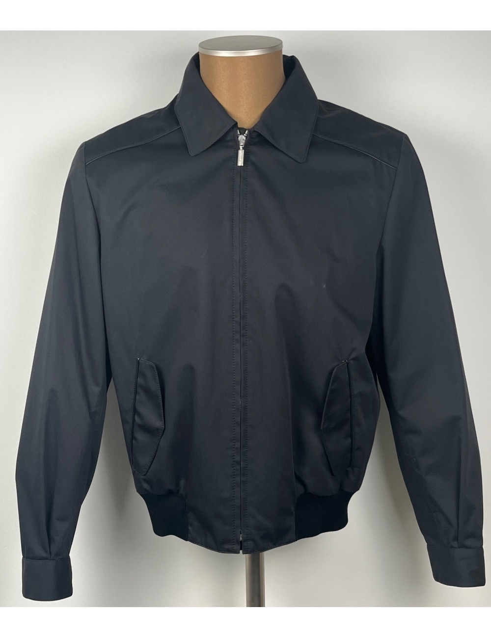 Blouson léger noir, coton et finition cuir d’agneau