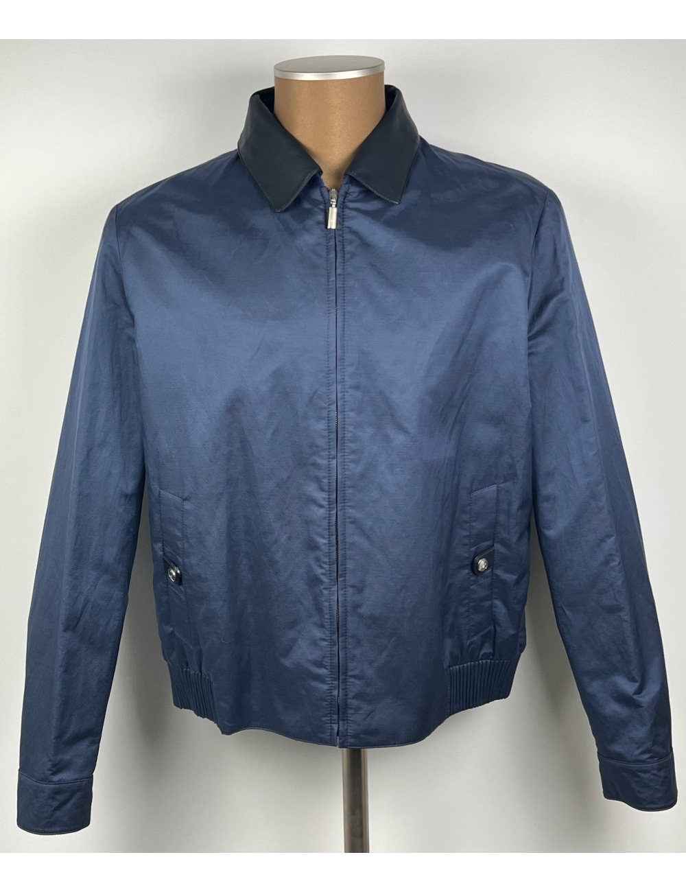 Blouson léger gris, col cuir d’agneau