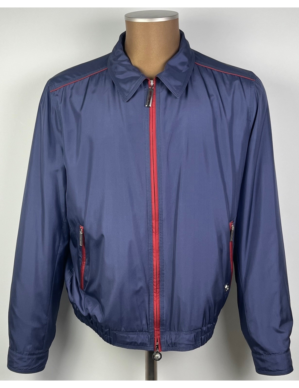 Blouson léger bleu en soie