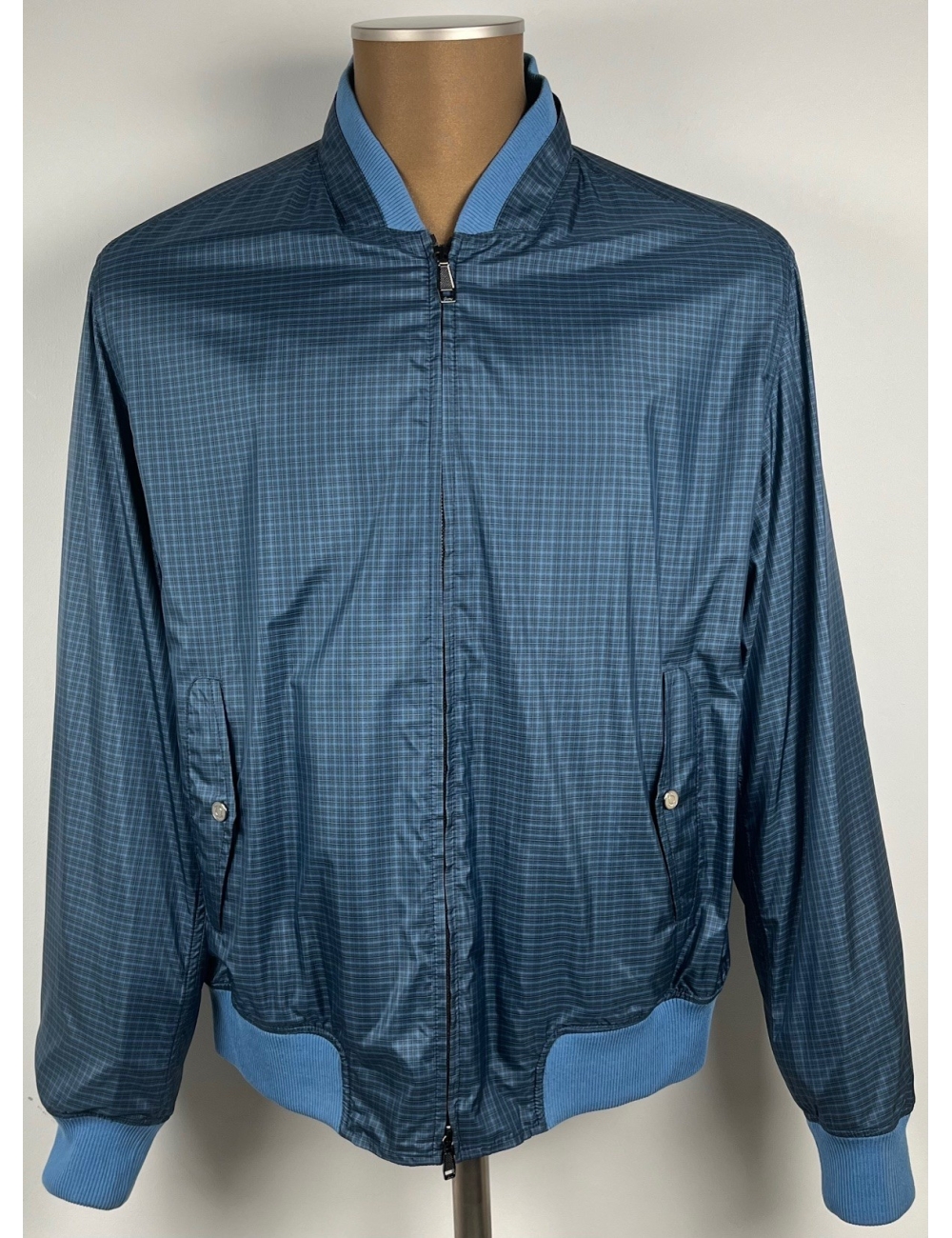 Blouson léger sport type bomber, bleu à carreaux